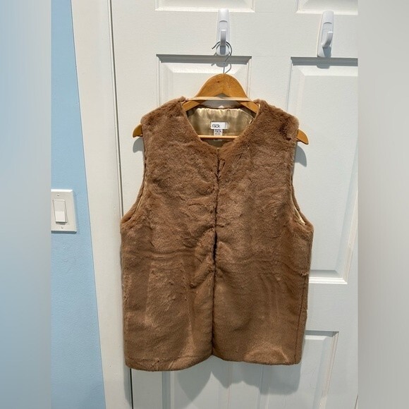 NEW Nordstrom Rack Women Faux Fur Vest Tan One Size - Picture 1 of 6